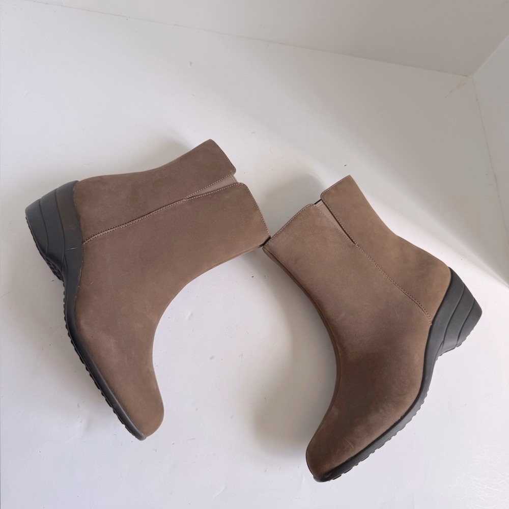 Womens David Tate Black Puppy Boots. Size 7M